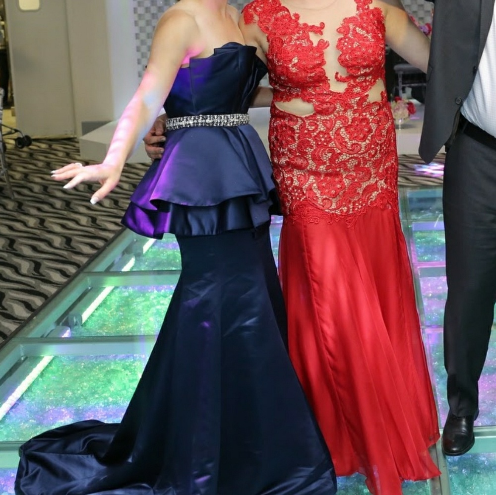 Dress - Picture 2 of 2